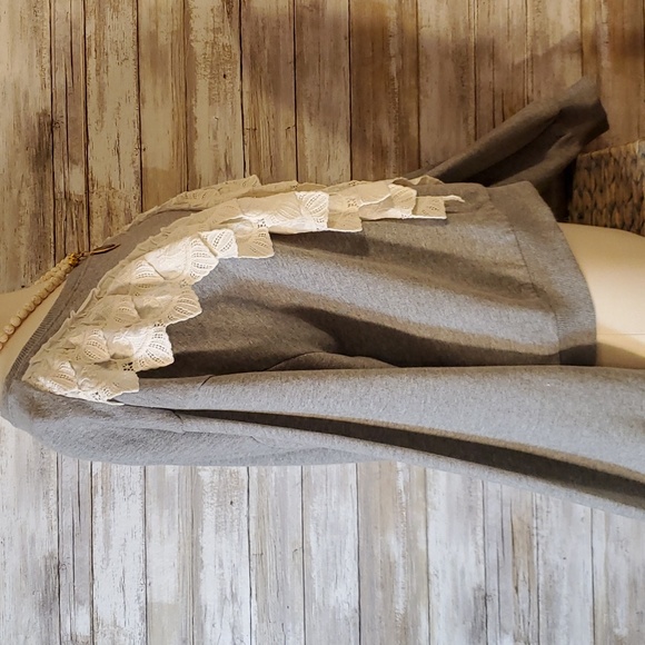 NWT 1. State Crewneck Sweatshirt w/Ruffle Accent XL - Picture 3 of 9